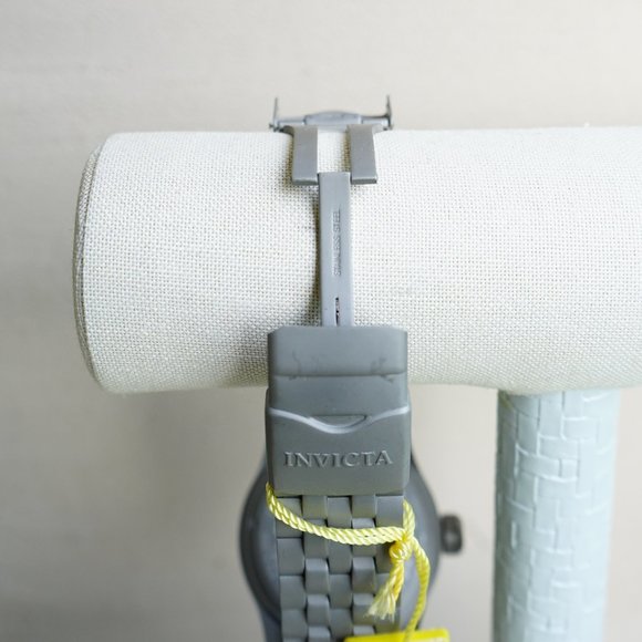 Invicta Black/Matte-Gray Steel Watch+NEW BATTERIES - Picture 12 of 14